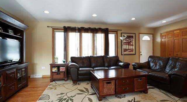 Photo of 8441 Horseshoe Dr, Tinley Park, IL 60487