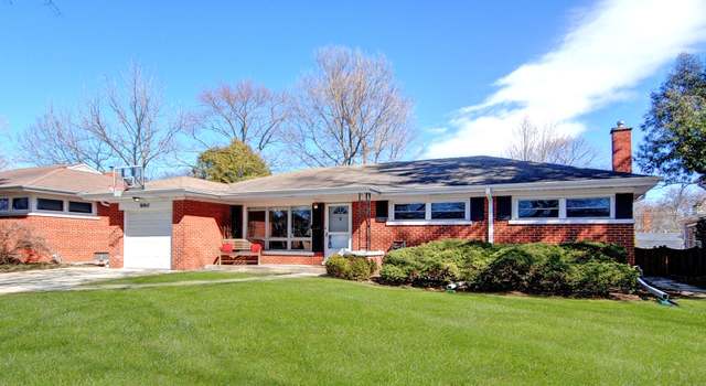 Photo of 807 S Emerson St, Mount Prospect, IL 60056