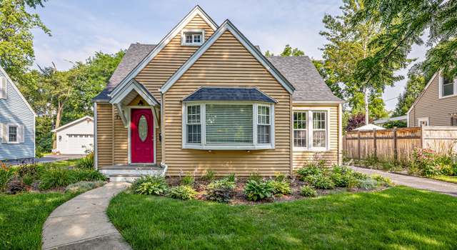 Photo of 72 Elm St, Crystal Lake, IL 60014