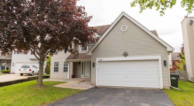Photo of 10 Sugar Creek Ct, Lake In The Hills, IL 60156