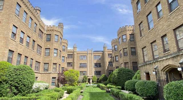 Photo of 2422 W Greenleaf Ave #1, Chicago, IL 60645