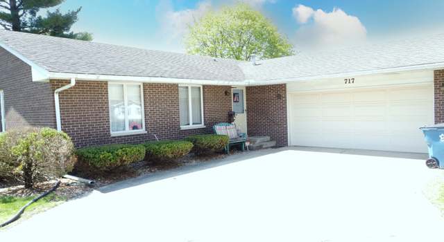 Photo of 717 E Rosewood St, Watseka, IL 60970