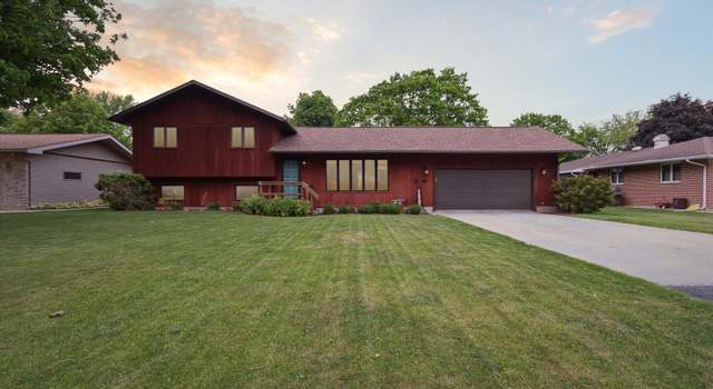 Photo of 608 E Webster St, Polo, IL 61064
