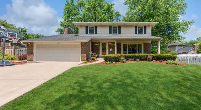 Photo of 714 Eton Ct, Libertyville, IL 60048
