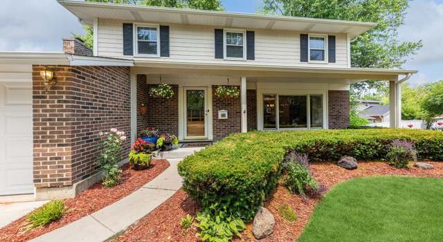 Photo of 714 Eton Ct, Libertyville, IL 60048