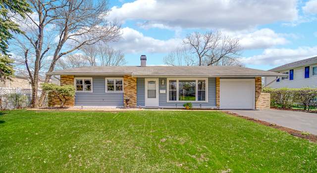 Photo of 1595 Highland Blvd, Hoffman Estates, IL 60169
