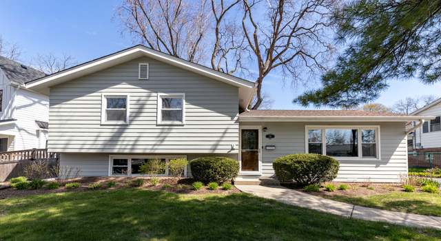 Photo of 736 Willow Rd, Naperville, IL 60540
