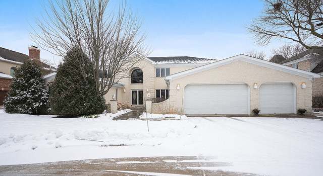 Photo of 3911 Greenacre Dr, Northbrook, IL 60062