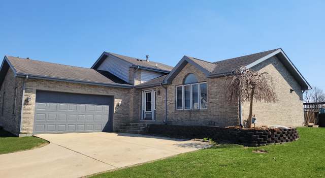Photo of 310 E Butler Ave, Grant Park, IL 60940