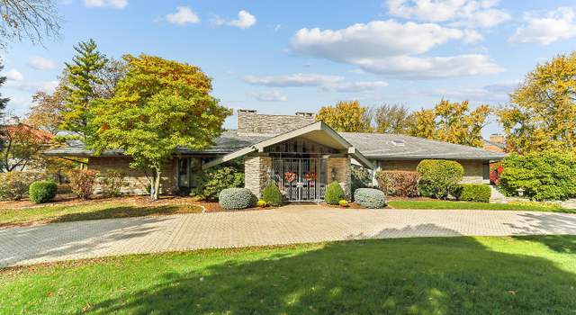 Photo of 60 Baybrook Ln, Oak Brook, IL 60523
