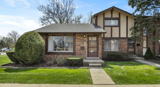 Photo of 18W017 Kirkland Ln, Villa Park, IL 60181