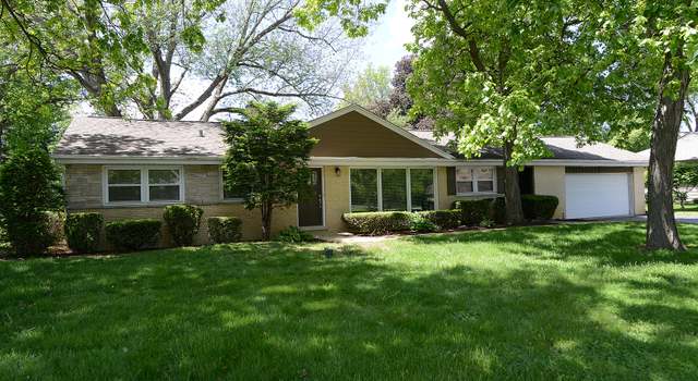 Photo of 6N002 Laurel Dr, Medinah, IL 60157