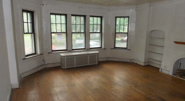 Photo of 8543 S Phillips Ave, Chicago, IL 60617
