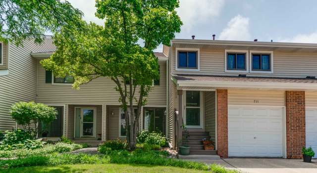 Photo of 211 Winding Oak Ln, Buffalo Grove, IL 60089