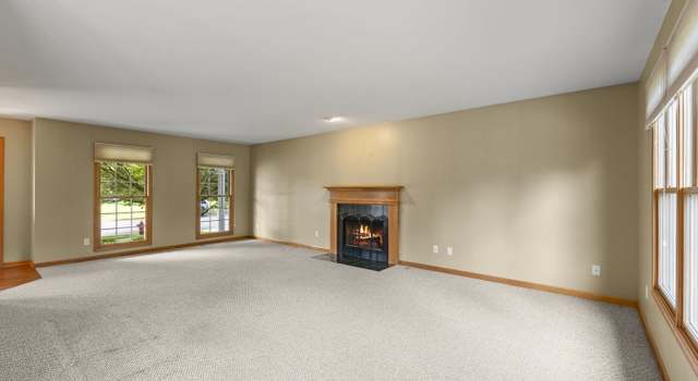 Photo of 129 Devonshire Dr, Dekalb, IL 60115