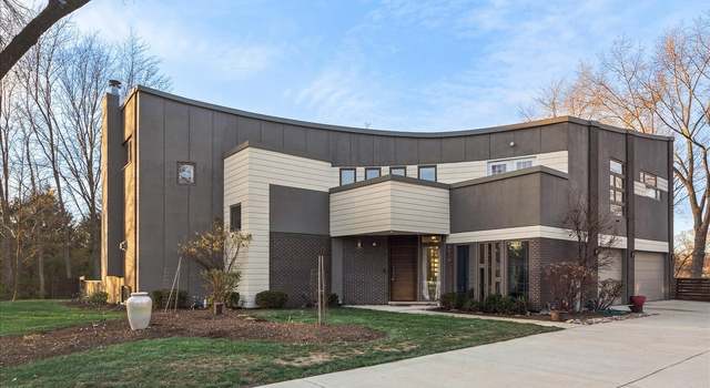 Photo of 1116 Woodcrest Dr, Downers Grove, IL 60516