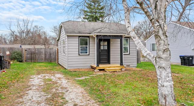 Photo of 7428 Center Dr, Wonder Lake, IL 60097