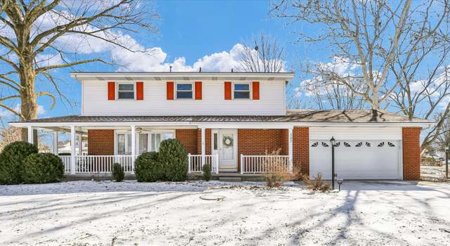 Photo of 305 Pershing Ct E, Philo, IL 61864