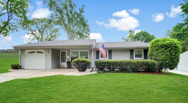 Photo of 1607 Warwick Ln, Schaumburg, IL 60193