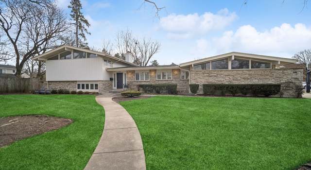 Photo of 2209 Swainwood Dr, Glenview, IL 60025