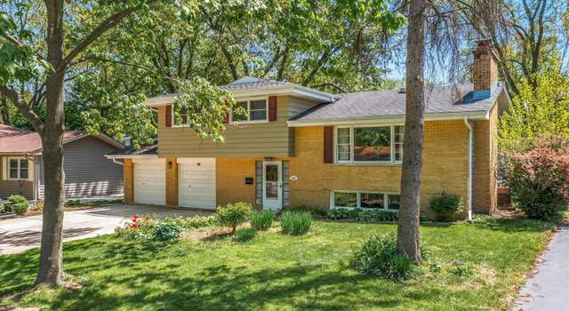 Photo of 320 Elmwood Dr, Naperville, IL 60540