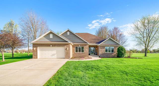Photo of 975 Fox Trail Ln, Somonauk, IL 60552
