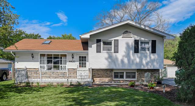 Photo of 4420 Cross St, Downers Grove, IL 60515