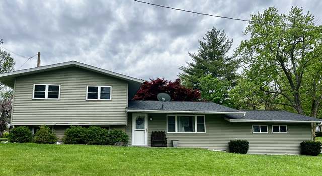 Photo of 72 Edgelea Dr, Clinton, IL 61727