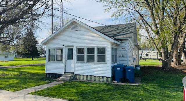 Photo of 401 E Wood St, Colfax, IL 61728