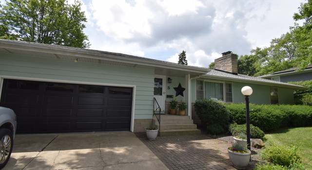 Photo of 5 Knollcrest Ct, Normal, IL 61761