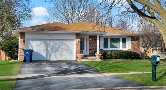 Photo of 712 Stacie Ct, Naperville, IL 60563