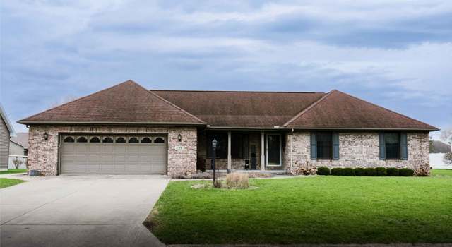 Photo of 1706 W Meadowlark Dr, Pontiac, IL 61764