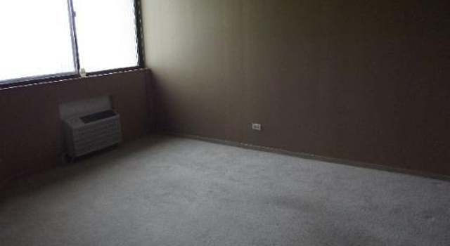 Photo of 2625 N Clark St #902, Chicago, IL 60614