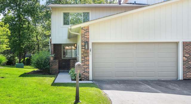 Photo of 2S749 Theresa Ct, Oak Brook, IL 60523