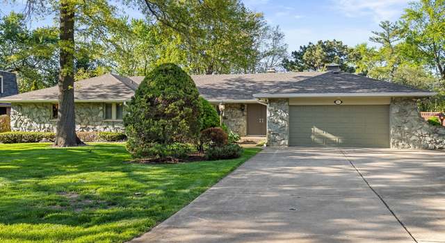 Photo of 41 Mockingbird Ln, Oak Brook, IL 60523