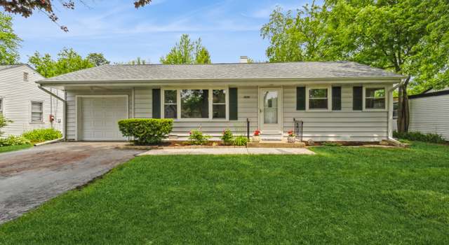 Photo of 18180 W Valley Dr, Grayslake, IL 60030