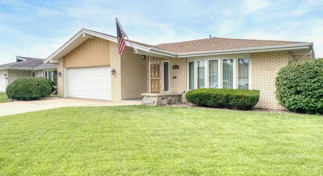 Property at 10004 Parke Ave, Oak Lawn, IL 60453, 3 beds, 2 baths