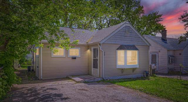 Photo of 327 Fairlawn Dr, Round Lake Park, IL 60073