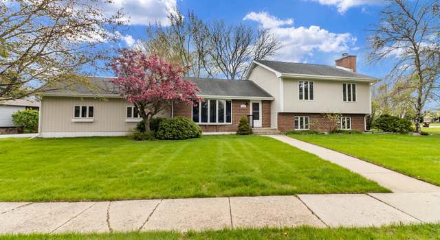 Photo of 1048 Saint Johns Rd, Woodstock, IL 60098