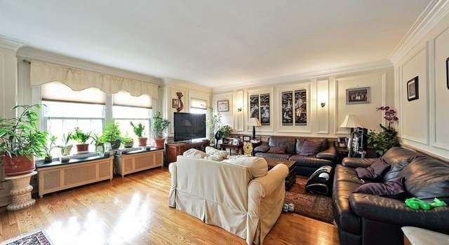 Photo of 6650 N Damen Ave, Chicago, IL 60645