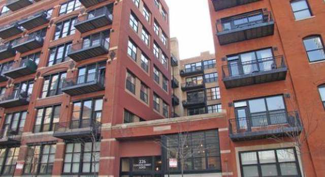 Photo of 226 N Clinton St #105, Chicago, IL 60661