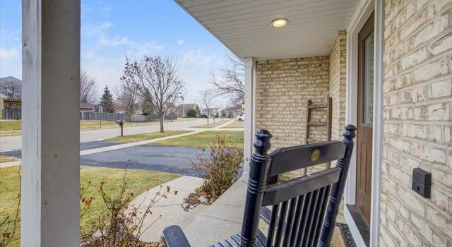 Photo of 2931 Melbourne Ln, Lake In The Hills, IL 60156