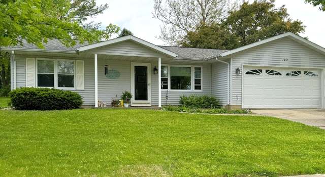 Photo of 1004 N Hill Dr, Dixon, IL 61021