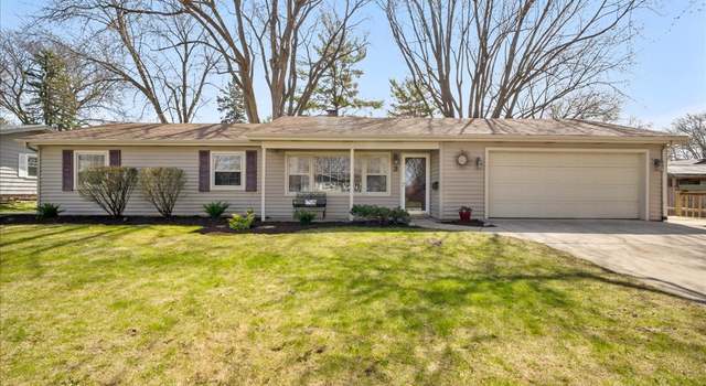 Photo of 3 Candlewick Ct, North Aurora, IL 60542