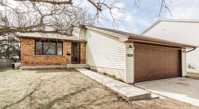 Photo of 2110 Charleston Dr, Aurora, IL 60506
