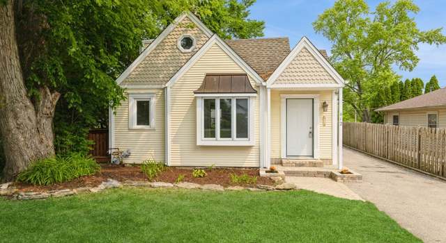 Photo of 412 Briar Rd, Island Lake, IL 60042