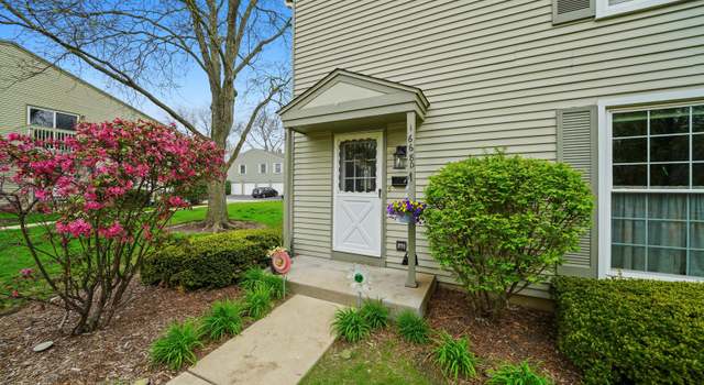 Photo of 1668 Valley Forge Ct Unit D, Wheaton, IL 60189