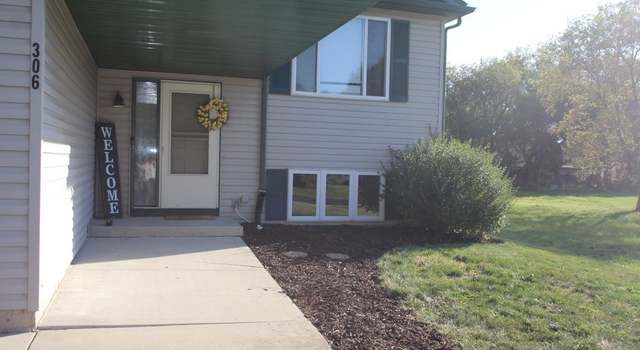 Photo of 306 SW Benedict Dr, Poplar Grove, IL 61065
