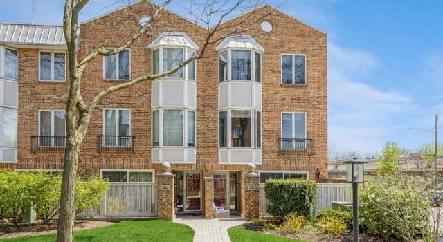 Photo of 100 Bishop Quarter Ln, Oak Park, IL 60302