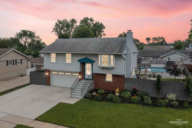 Photo of 712 Cascade Ave Romeoville, IL 60446